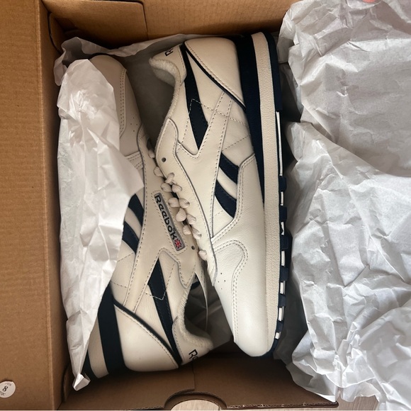 Shoes - reebok new (never worn)